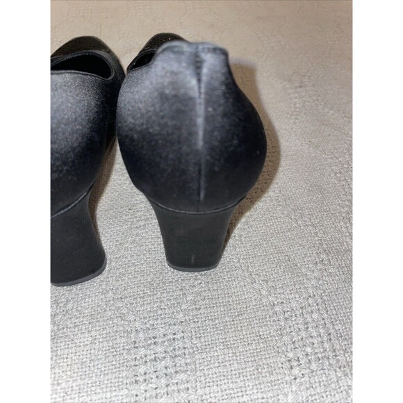 St. John Women’s Dressy Pumps Size 7 B Black Satin Business Formal City Italy - Picture 12 of 12